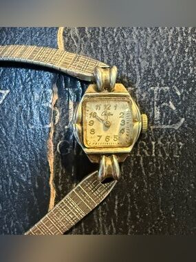 Croton 10k RGP Vintage Wind Up Ladies 7” Watch Runs Perfect